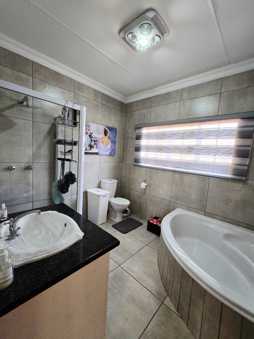 3 Bedroom Property for Sale in Flamwood North West